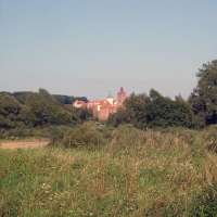 spichrze widziane z drugiego brzegu