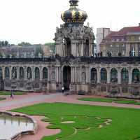 Zwinger, Kronentor