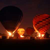 balony nocą