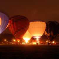 balony nocą
