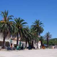 Trg Tvrdalj, Stari Grad