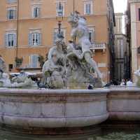 Fontana del Nettuno, Piazza Na