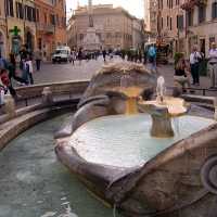 Fontana della Barcaccia, Piazz