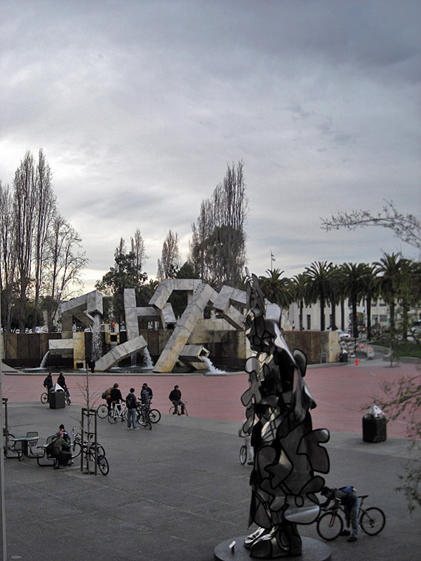 Embarcadero Center, The Vaillancourt Fountain, Critical Mass Begins