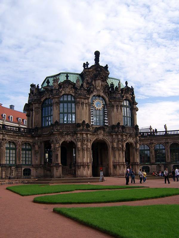 Zwinger, Glockenspielpavillon