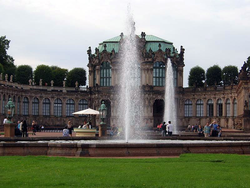 Zwinger, Wallpavillon