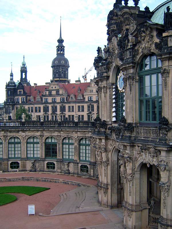 Glockenspielpavillon, Schloss