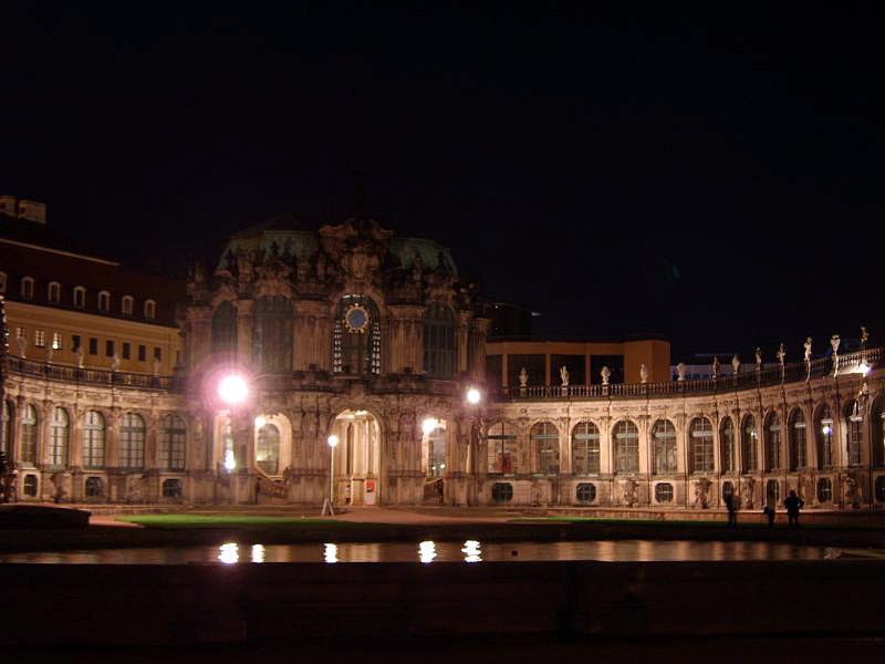 Zwinger, Glockenspielpavillon