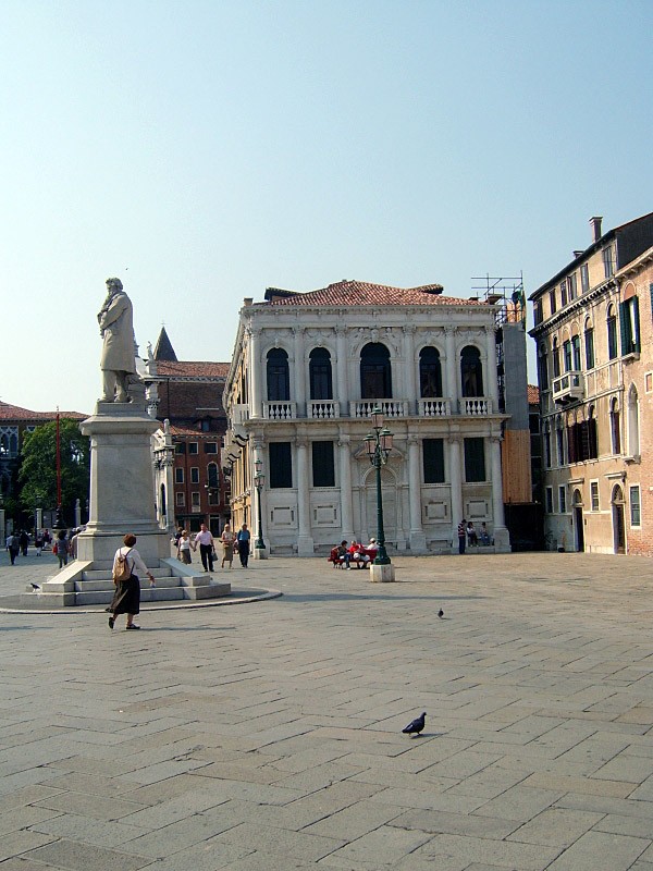 Palazzo Loredan, Campo San Stefano
